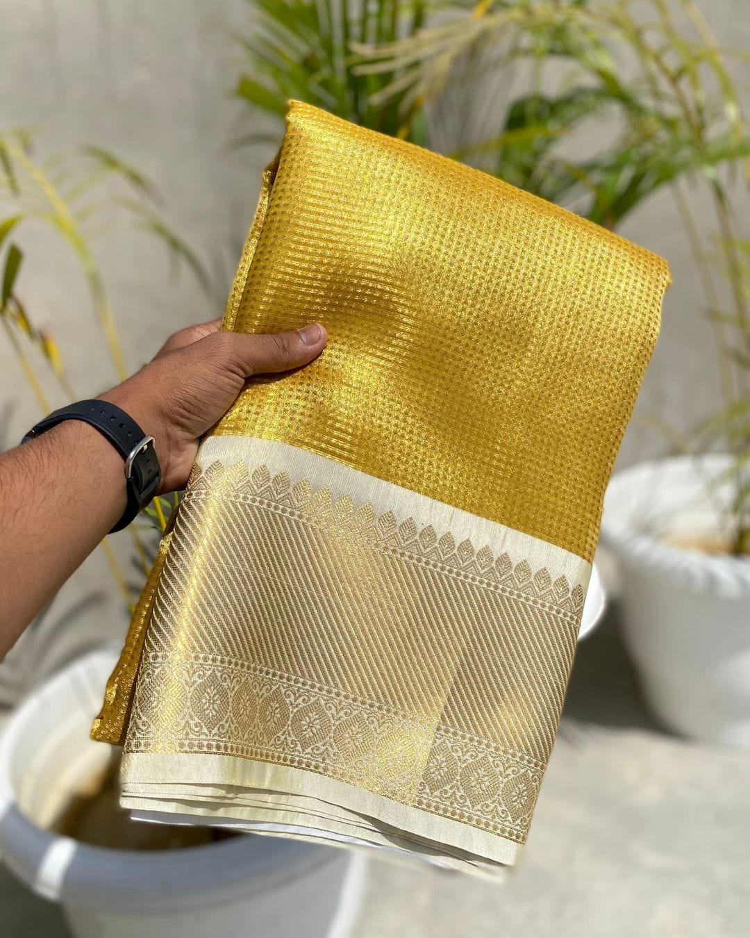 Golden Kanjeevaram Tissue Silk Resham Embossed Floral Banarasi Saree GK03