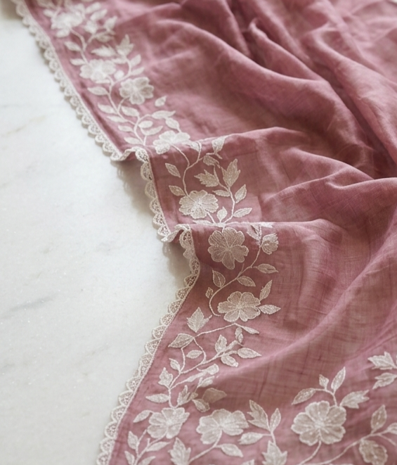Dusty Mauve Mul Chanderi Saree with White Floral Applique Work & Scalloped Border